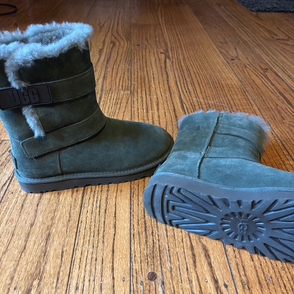 UGG Logo Strap Fur Boots in Excellent Condition size 8 - Picture 10 of 16